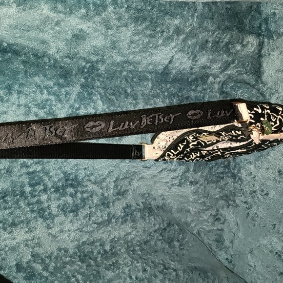 BETSY JOHNSON CROSSBODY PURSE - Picture 3 of 4